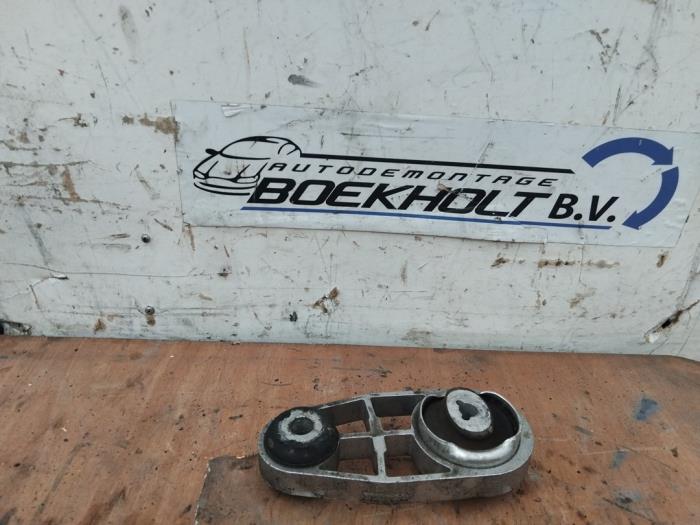 Used Engine mount Renault Scénic II (JM) 2.0 16V Price € 15,00 Margin scheme offered by Boekholt autodemontage B.V