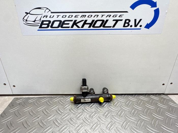 Used Fuel distributor Jaguar XF (CC9) 2.7 D V6 24V Price € 54,99 Inclusive VAT offered by Boekholt autodemontage B.V