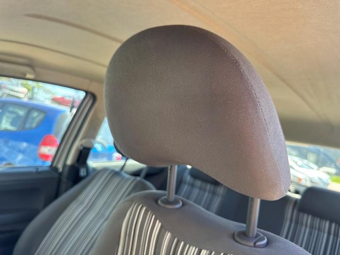 Używane Zaglówek Volkswagen Fox (5Z) 1.2 Cena € 19,00 Procedura marży oferowane przez Boekholt autodemontage B.V
