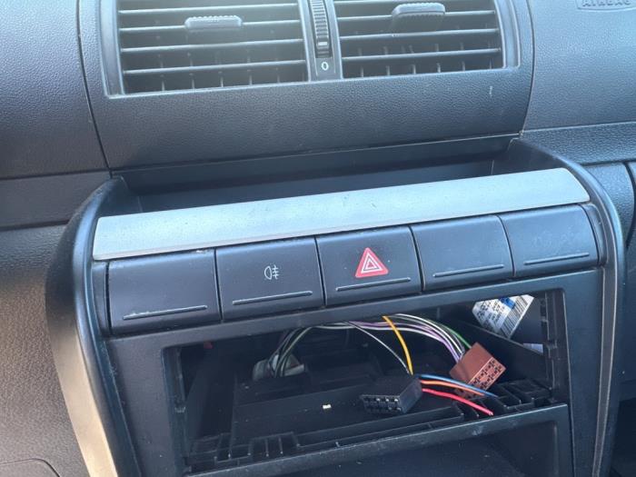 Używane Pedal hamulca Volkswagen Fox (5Z) 1.2 Cena € 30,00 Procedura marży oferowane przez Boekholt autodemontage B.V
