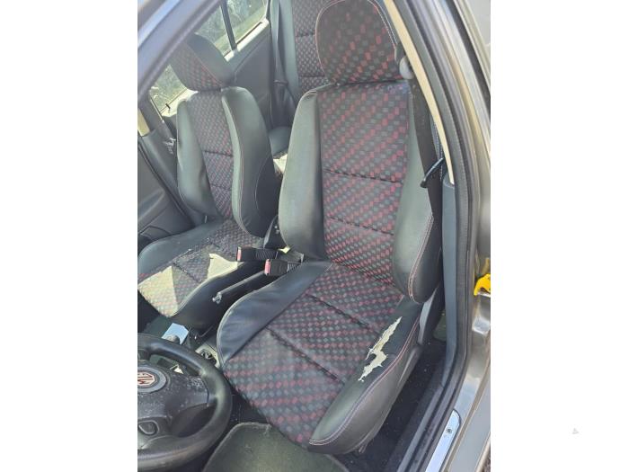 Używane Zaglówek MG ZR 1.4 16V 105 Cena € 20,00 Procedura marży oferowane przez Boekholt autodemontage B.V