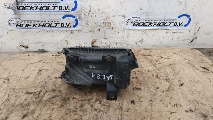 Begagnade Luftfilterhus Hyundai Getz 1.3i 12V Pris € 19,50 Marginaltabell erbjuds av Boekholt autodemontage B.V