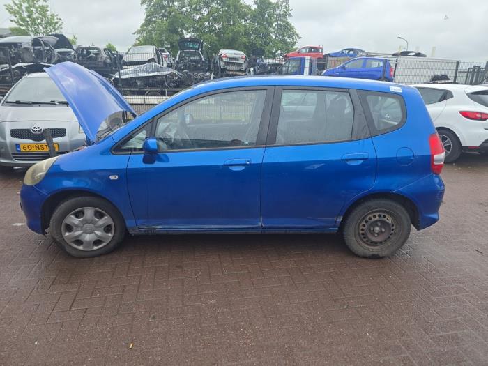 Usados Ventanilla triangular izquierda delante Honda Jazz (GD/GE2/GE3) 1.2 i-DSi Precio € 45,00 Norma de margen ofrecido por Boekholt autodemontage B.V