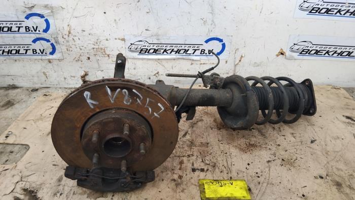 Gebrauchte Bremszange rechts vorne Ford Focus 3 Wagon 1.6 Ti-VCT 16V 105 Preis € 20,00 Margenregelung angeboten von Boekholt autodemontage B.V