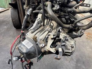Getriebe van een Renault Clio IV (5R) 0.9 Energy TCE 90 12V 2014