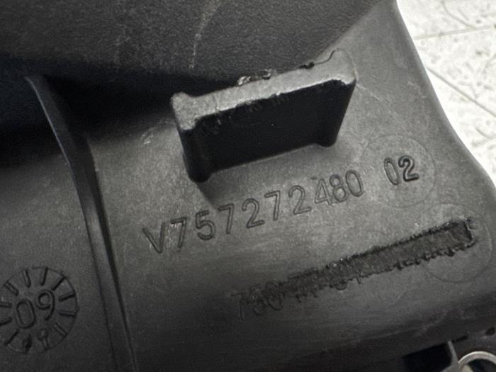 Ventildeckel van een Peugeot 308 (4A/C) 1.6 VTI 16V 2009