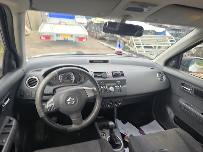 Używane Panel Suzuki Swift (ZA/ZC/ZD1/2/3/9) 1.3 VVT 16V Cena € 250,00 Procedura marży oferowane przez Boekholt autodemontage B.V