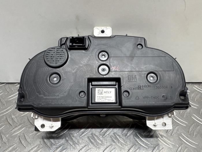 Ignition lock + computer from a Opel Corsa D 1.3 CDTi 16V ecoFLEX 2013