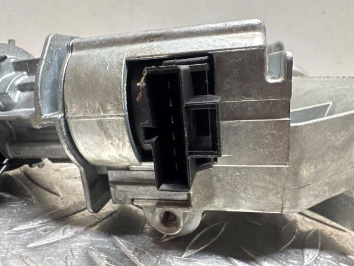Ignition lock + computer from a Opel Corsa D 1.3 CDTi 16V ecoFLEX 2013