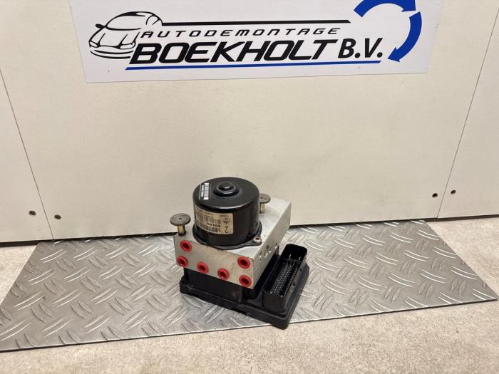 Usagé Bloc ABS Volvo S60 I (RS/HV) 2.0 T 20V Prix € 90,75 Prix TTC proposé par Boekholt autodemontage B.V