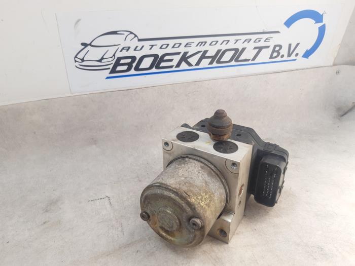 ABS pump from a Mazda Premacy 1.8 16V 1999