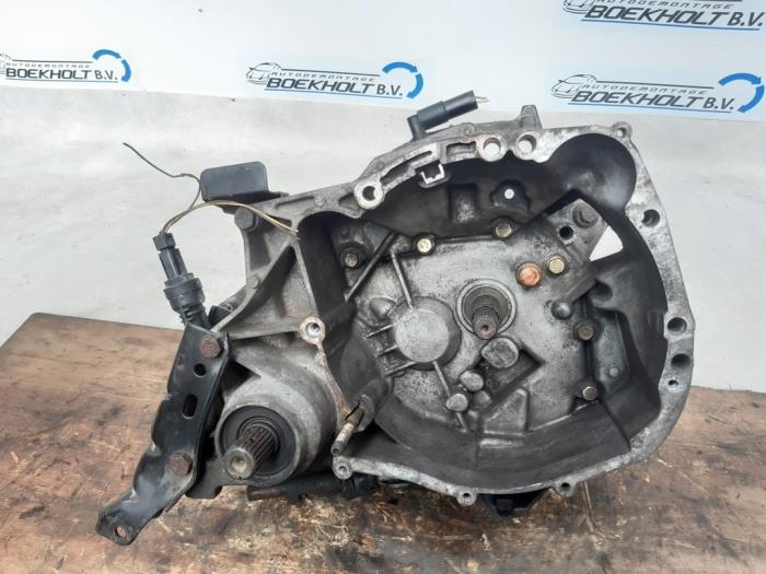 Gearbox from a Renault Clio II (BB/CB) 1.2 1999