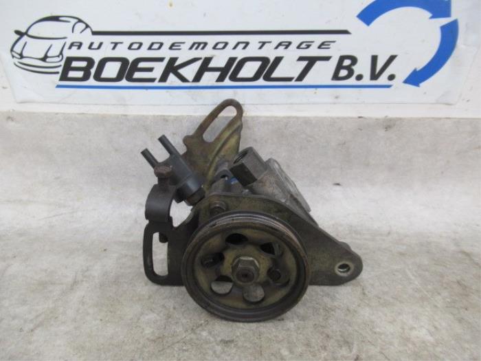 Usagé Pompe de direction Daihatsu Charade (G200/203) 1.5 Shortback SX/Valera 16V Prix € 25,00 Règlement à la marge proposé par Boekholt autodemontage B.V