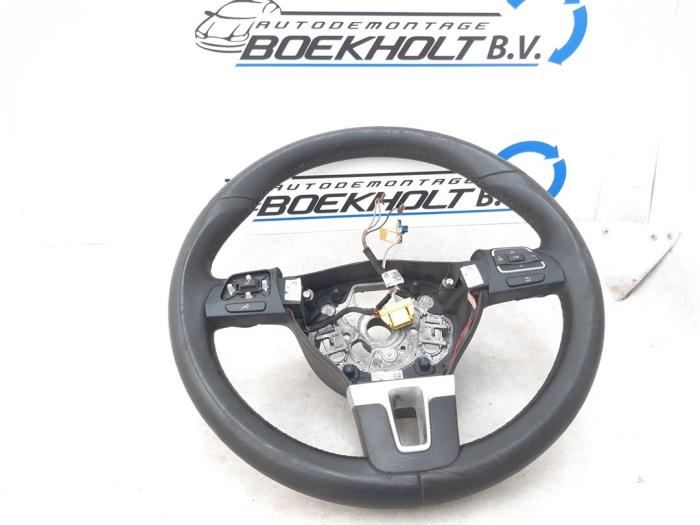 Używane Kierownica Volkswagen Golf VI (5K1) 1.6 TDI 16V Cena € 35,00 Procedura marży oferowane przez Boekholt autodemontage B.V