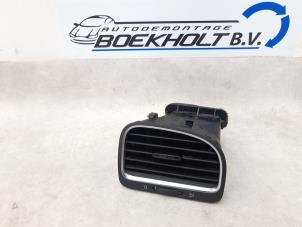 Usados Rejilla de aire de salpicadero Volkswagen Golf VI (5K1) 1.6 TDI 16V Precio € 12,50 Norma de margen ofrecido por Boekholt autodemontage B.V