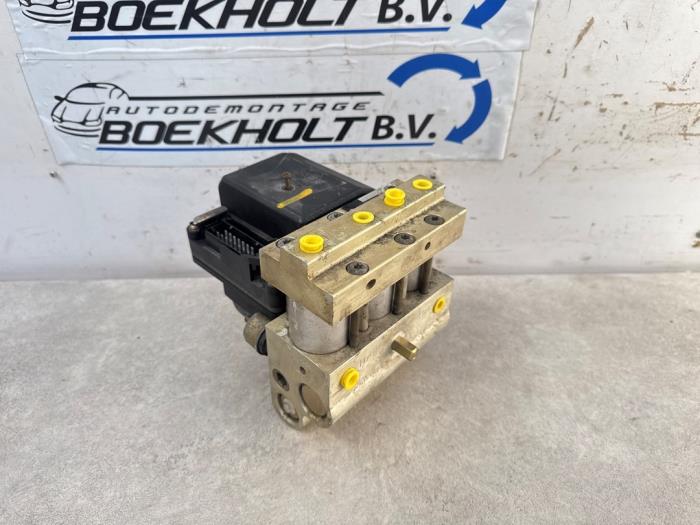 Usagé Bloc ABS Opel Astra F (56/57) 1.8i GL/GT/GLS/CD Prix € 99,00 Règlement à la marge proposé par Boekholt autodemontage B.V
