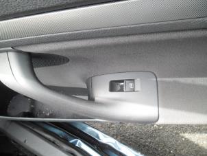 Usagé Commutateur vitre électrique Volkswagen Golf V (1K1) 1.4 16V Prix sur demande proposé par Boekholt autodemontage B.V