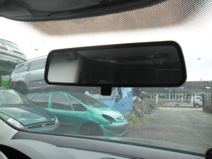 Rear view mirror from a Volkswagen Golf V (1K1) 1.4 16V 2006