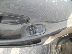 Used Electric window switch Peugeot 306 Break (7E) 1.6i XR,XT,ST Price on request offered by Boekholt autodemontage B.V