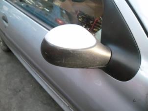 Used Wing mirror, right Peugeot 206 (2A/C/H/J/S) 1.4 XR,XS,XT,Gentry Price on request offered by Boekholt autodemontage B.V