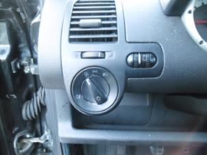 Usados Interruptor de luz Volkswagen Lupo (6X1) 1.0 MPi 50 Precio de solicitud ofrecido por Boekholt autodemontage B.V