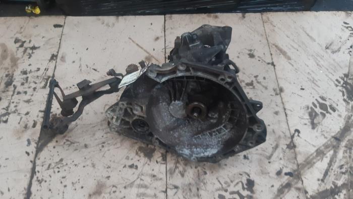 Gearbox from a Opel Astra G Caravan (F35) 1.6 16V 2001