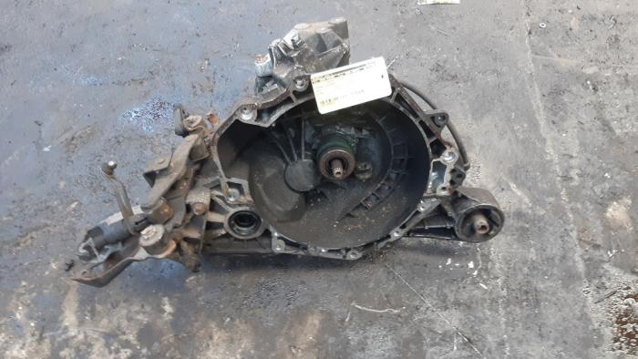 Gearbox from a Opel Astra G (F08/48) 1.6 16V 2001