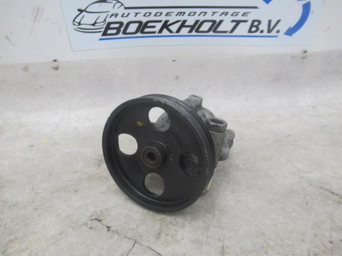 Usagé Pompe de direction Renault Laguna II Grandtour (KG) 1.9 dCi 120 Prix € 35,00 Règlement à la marge proposé par Boekholt autodemontage B.V