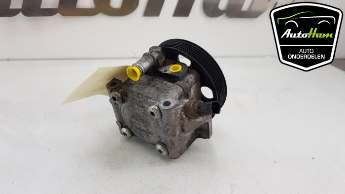 Power steering pump from a Ford Focus 3 1.6 Ti-VCT 16V 125 2011