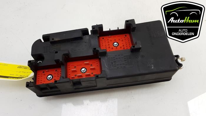 Fuse box from a Opel Vectra C GTS 1.8 16V 2004