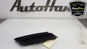 Usados Pieza de parachoques derecha delante BMW 3 serie (E90) 318i 16V Precio € 10,00 Norma de margen ofrecido por AutoHam
