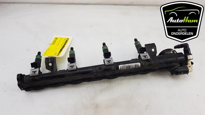 Injector (petrol injection) from a Ford Focus 2 1.6 16V 2008