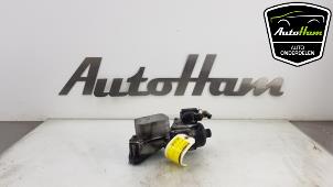 Used Oil filter housing Citroen C4 Berline (NC) 1.6 e-HDI Price € 40,00 Margin scheme offered by AutoHam
