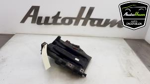 Usados Caja de batería Audi TT (8N3) 1.8 T 20V Quattro Precio € 20,00 Norma de margen ofrecido por AutoHam
