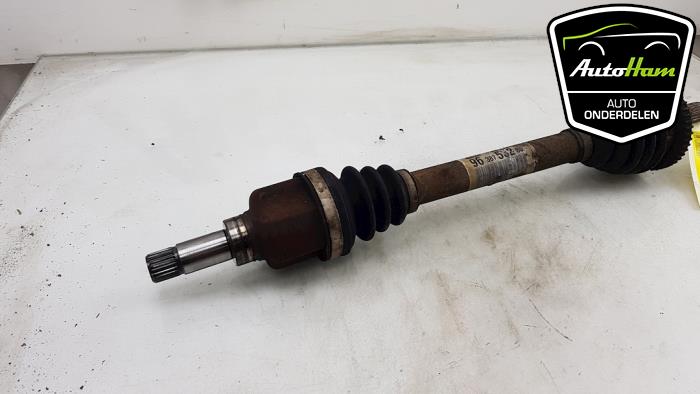 Front drive shaft, left from a Peugeot 206 (2A/C/H/J/S) 1.4 HDi 2005