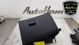 Usagé Boîte à gants Opel Astra J (PC6/PD6/PE6/PF6) 1.7 CDTi 16V 110 Prix € 35,00 Règlement à la marge proposé par AutoHam