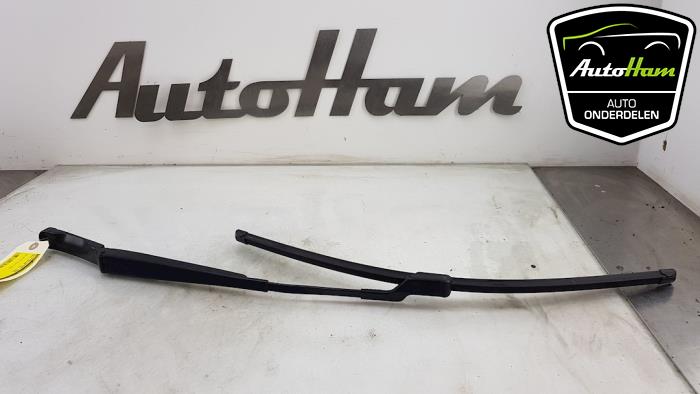 Front wiper arm from a Opel Astra J (PC6/PD6/PE6/PF6) 1.7 CDTi 16V 110 2009
