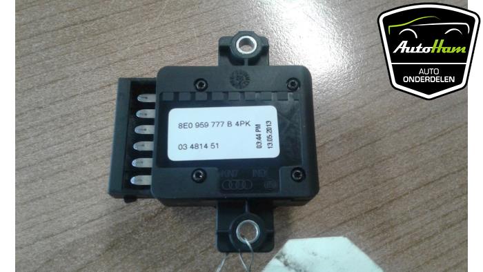 Electric seat switch from a Volkswagen Scirocco (137/13AD) 2.0 TDI 16V 2014
