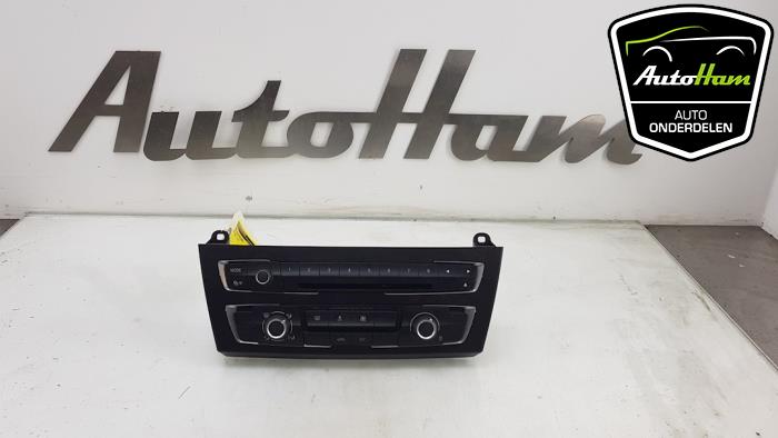 Heater control panel from a BMW 1 serie (F20) 118d 2.0 16V 2015