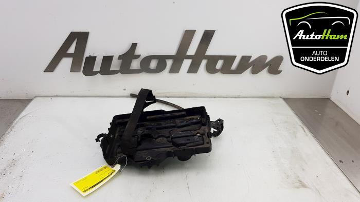 Begagnade Batterilåda Opel Combo 1.6 CDTI 16V Pris € 25,00 Marginaltabell erbjuds av AutoHam