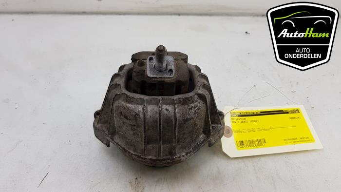 Engine mount from a BMW 3 serie Touring (E91) 318i 16V 2007