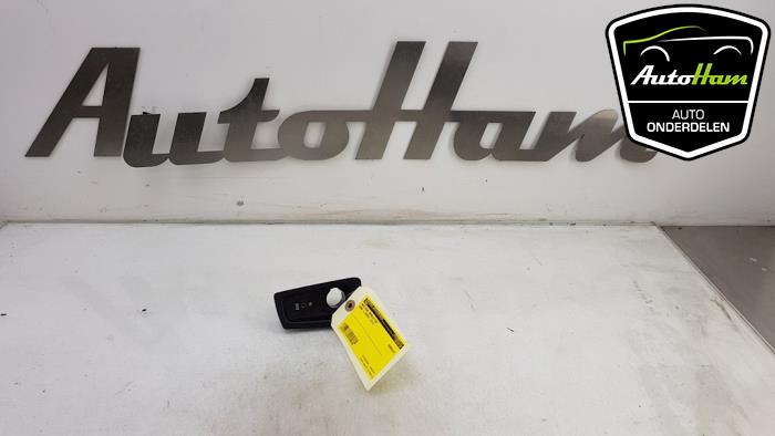 Używane Zlacze AUX/USB BMW 1 serie (E81) 116d 16V Cena € 15,00 Procedura marży oferowane przez AutoHam