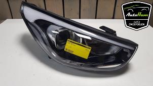 Used Headlight, right Hyundai iX35 (LM) 1.6 GDI 16V Price € 250,00 Margin scheme offered by AutoHam