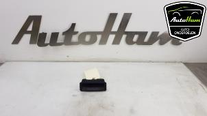 Used Tailgate handle BMW 1 serie (E88) 120i 16V Price € 10,00 Margin scheme offered by AutoHam