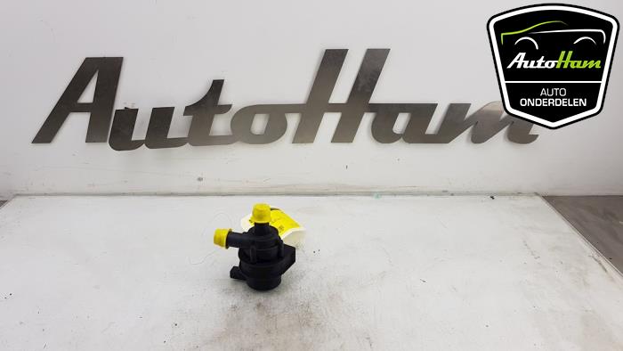 Begagnade Extra vattenpump Audi TT Roadster (8J9) 2.0 TFSI 16V Pris € 25,00 Marginaltabell erbjuds av AutoHam