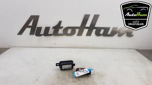 Używane Czujnik aktywnego tempomatu (zdalny) BMW 1 serie (F20) 116d 1.5 12V TwinPower Cena € 25,00 Procedura marży oferowane przez AutoHam