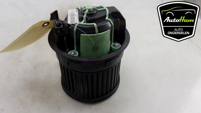 Heating and ventilation fan motor from a Citroën C4 Berline (NC) 1.6 e-HDI 2011
