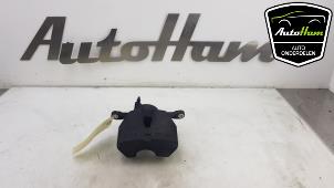 Used Front brake calliper, left Lexus IS (E3) 300h 2.5 16V Price € 50,00 Margin scheme offered by AutoHam