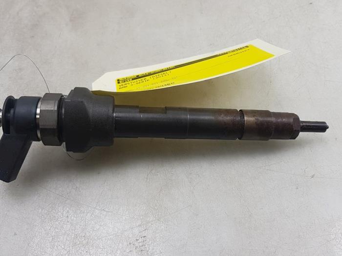 Injector (diesel) from a BMW 3 serie Touring (F31) 318d 2.0 16V 2013