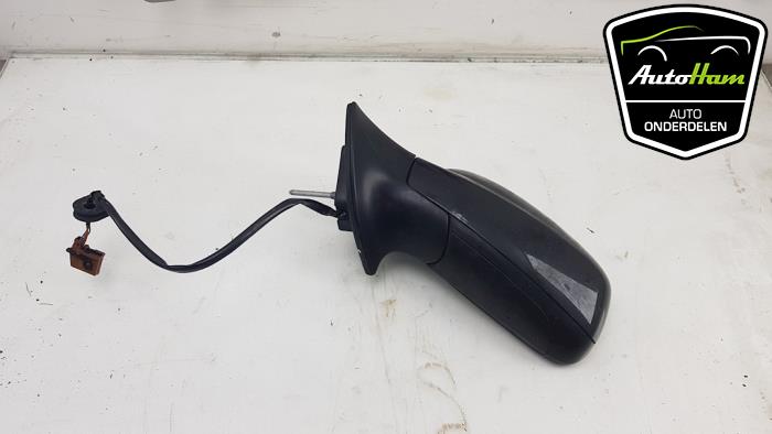 Wing mirror, left from a Peugeot 407 SW (6E) 2.0 16V 2008